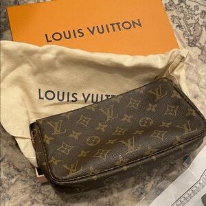 Louis Vuitton pochette  Monogram Brown